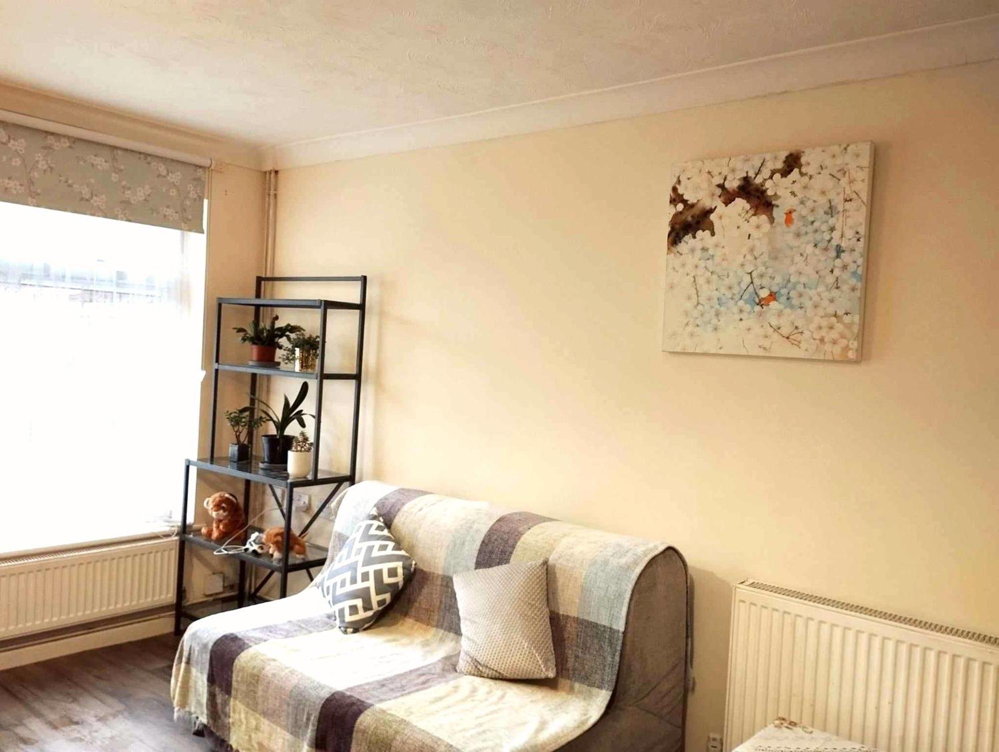 Holiday home 3br House In Convenient Location-ample Parking *