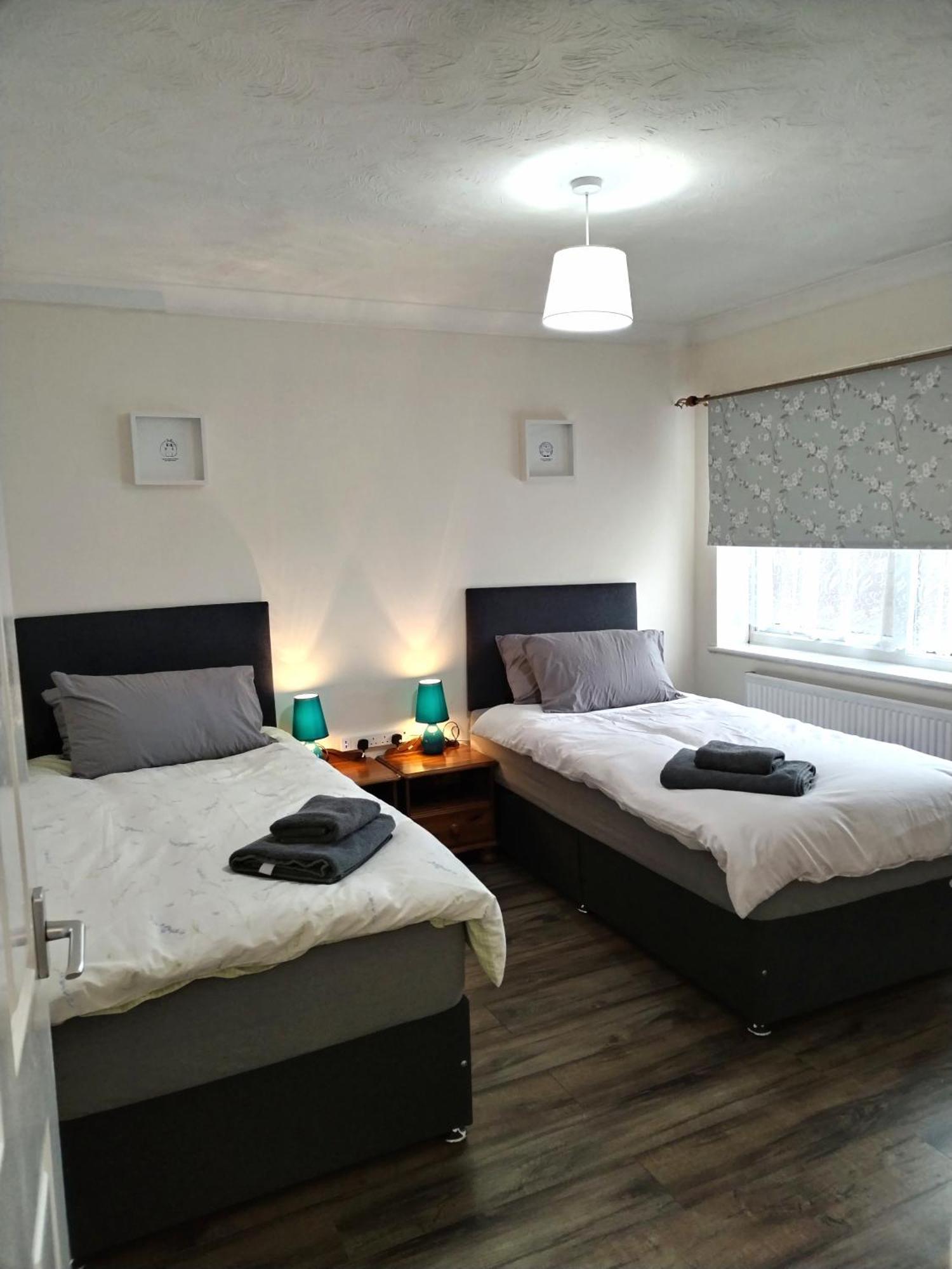 Holiday home 3br House In Convenient Location-ample Parking *