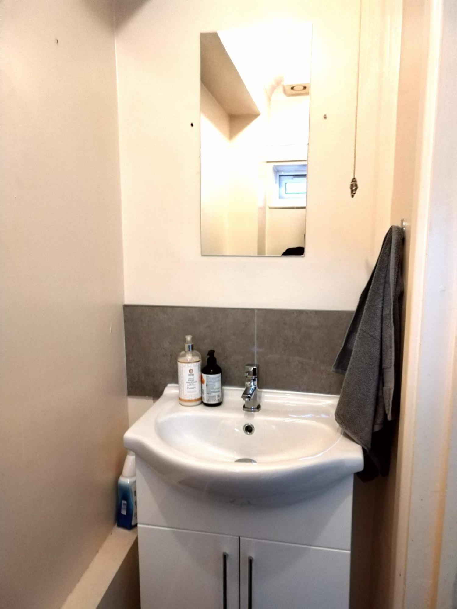 3br House In Convenient Location-ample Parking Gosport