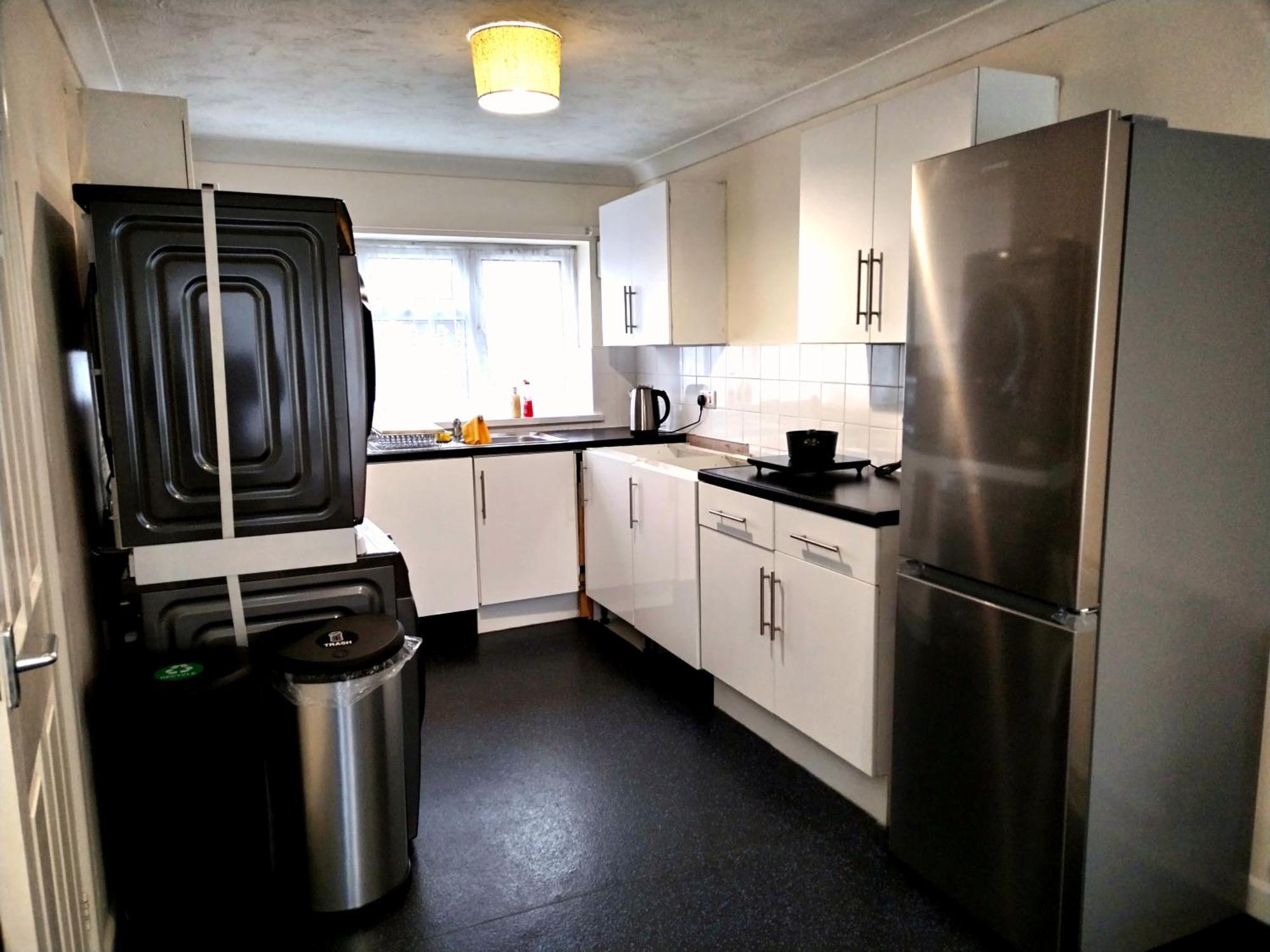 3br House In Convenient Location-ample Parking
